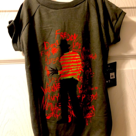 FREDDIE KRUEGER GRAPHIC DOG TEE SIZE LARGE GET IN TIME FOR HALLOWEEN!! - Picture 1 of 4